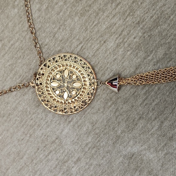 Vintage Medallion Tassel Necklace Gold Tone - Picture 7 of 10